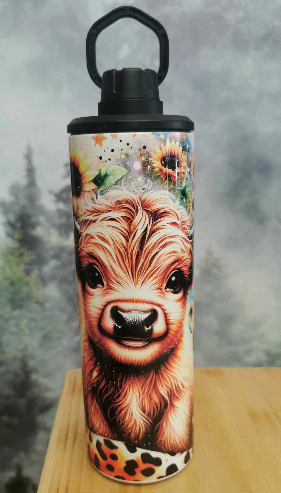 Gourde isotherme sport 20 oz. - Petite vache highland avec tournesols